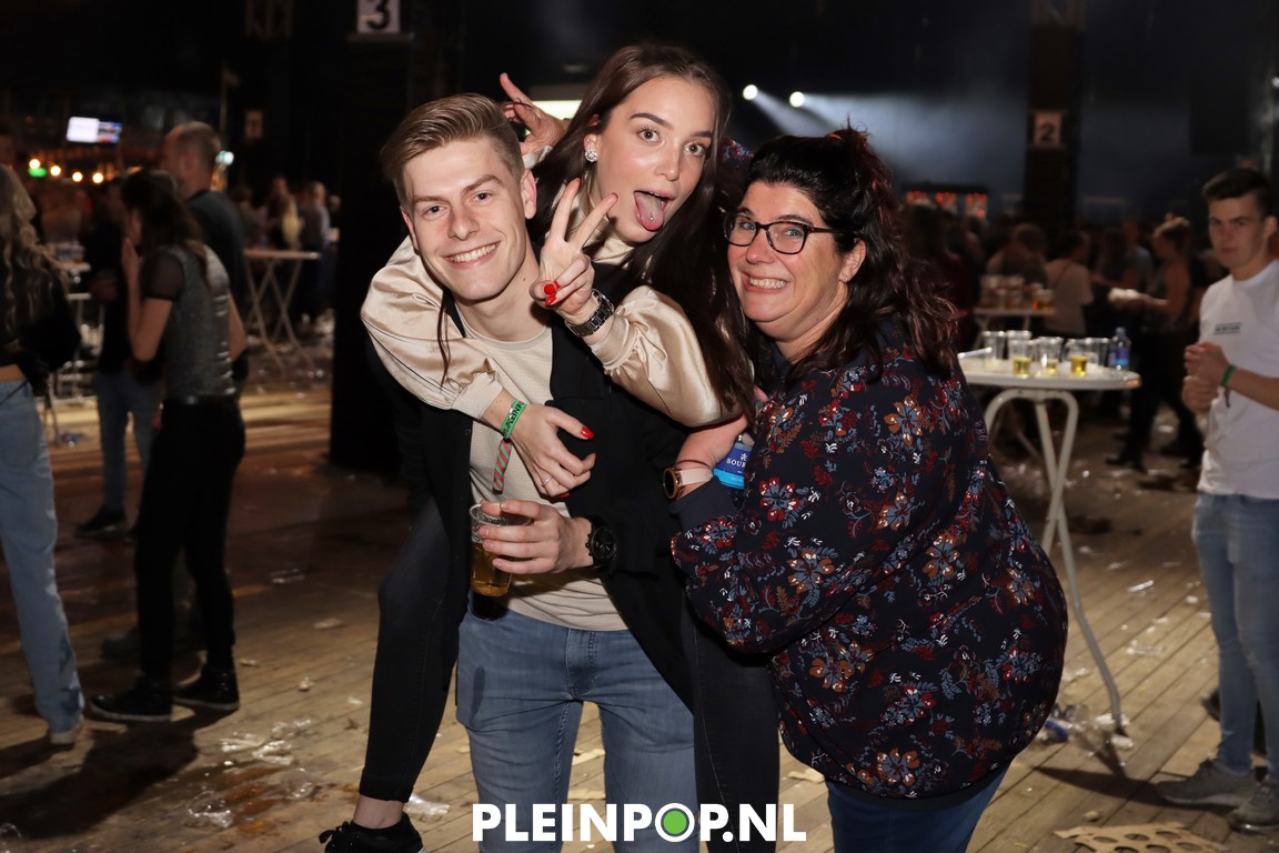 V R I J D A G     (147)